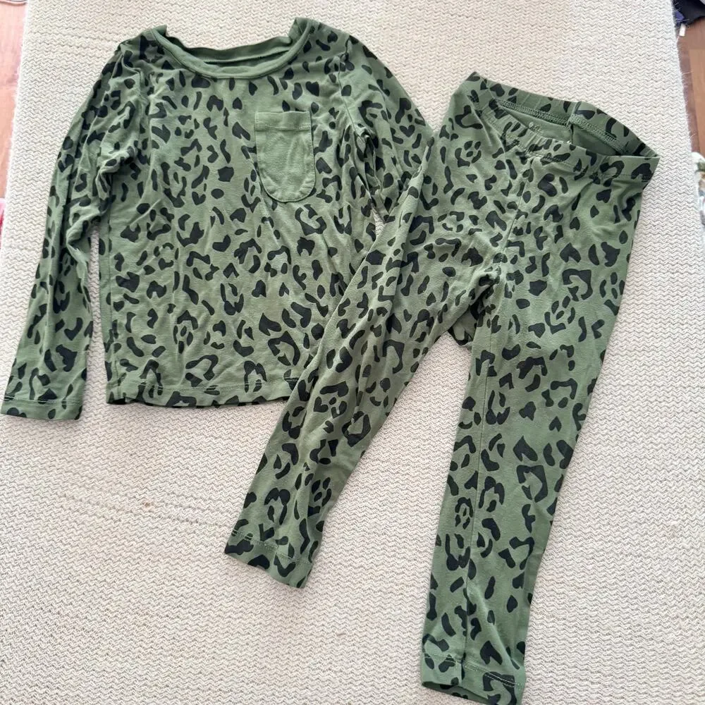 Kyte Baby Green + Black Hunter Leopard Two Piece Long Sleeve Bambooo Pajamas 2T